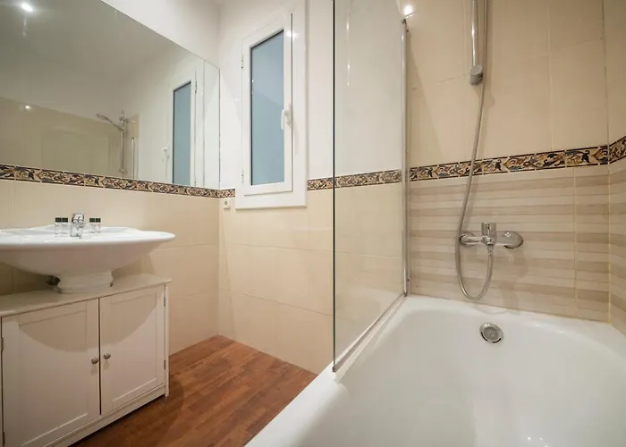 One Bedroom In Carrer Arago Apartment