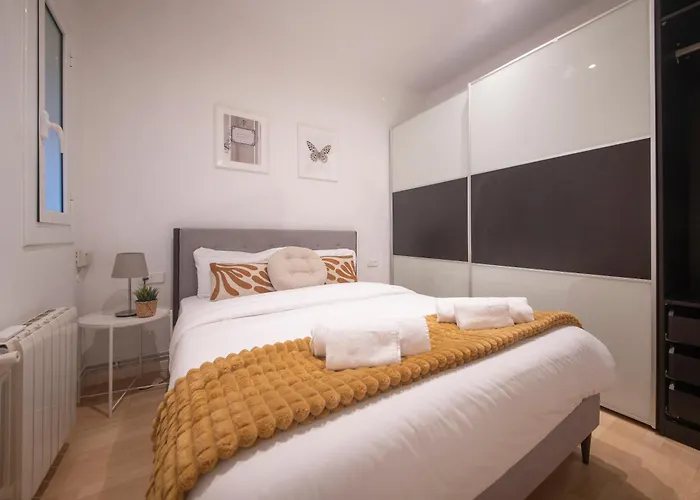 One Bedroom In Carrer Arago Apartment *